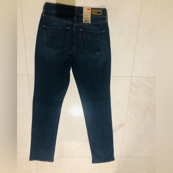 Levi's Denim - NWT Levi's Demi Curve Women's Mid Rise Straight Leg Jeans. Size 25